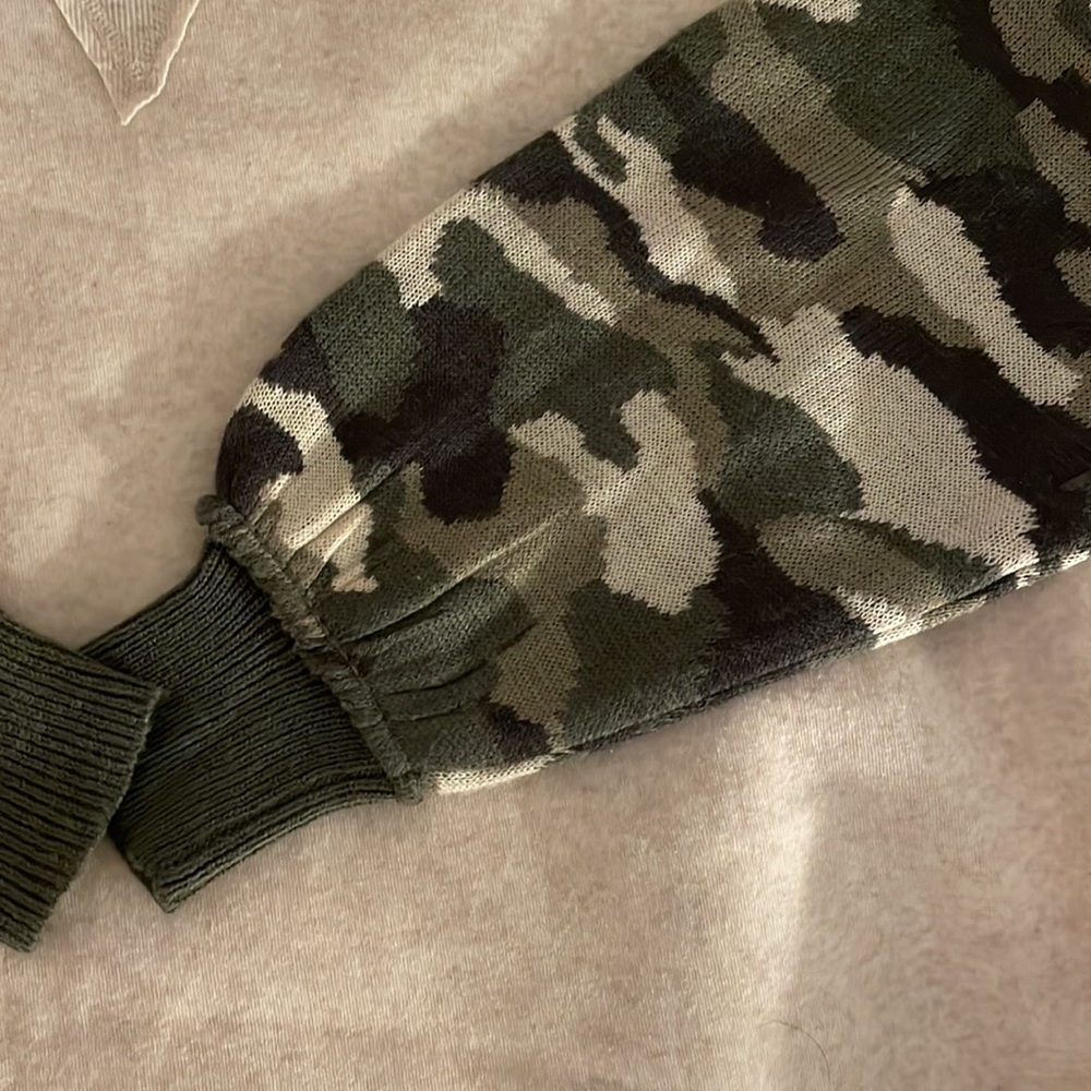 NWT crew neck - Picture 2 of 4